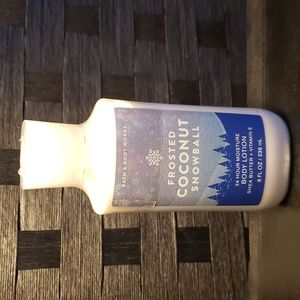 Bath & Body Works Frosted Coconut Snowball Body Lotion 8 oz